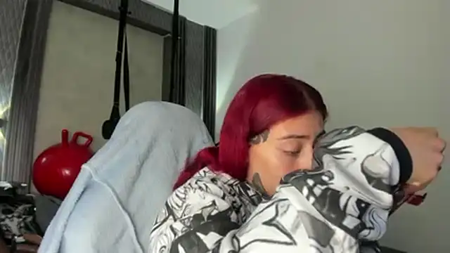 Snapshot of selene_red_ chatting on December 17, 4:45 pm selene red online show from December 17, 4:45 pm