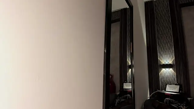 Snapshot of selene_red_ chatting on December 5, 1:53 pm selene red online show from December 5, 1:53 pm