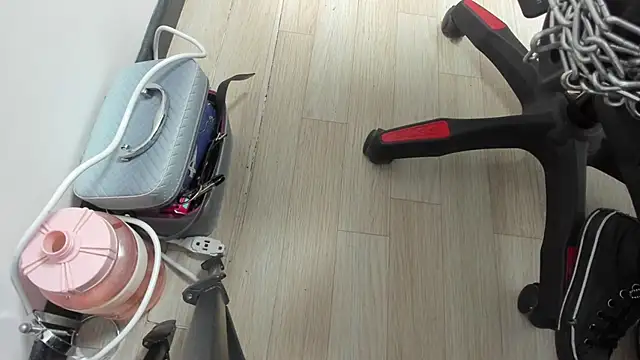 Snapshot of selene_red_ chatting on February 25, 12:22 am selene red online show from February 25, 12:22 am