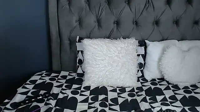 LOYAL SASHA online show from November 14, 5:05 pm