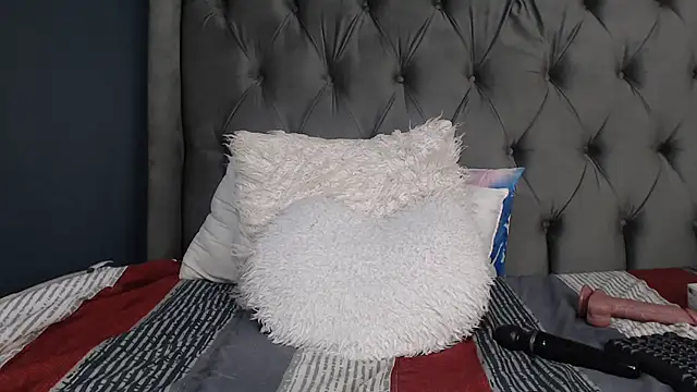 Snapshot of LOYAL_SASHA chatting on December 22, 11:05 pm LOYAL SASHA online show from December 22, 11:05 pm