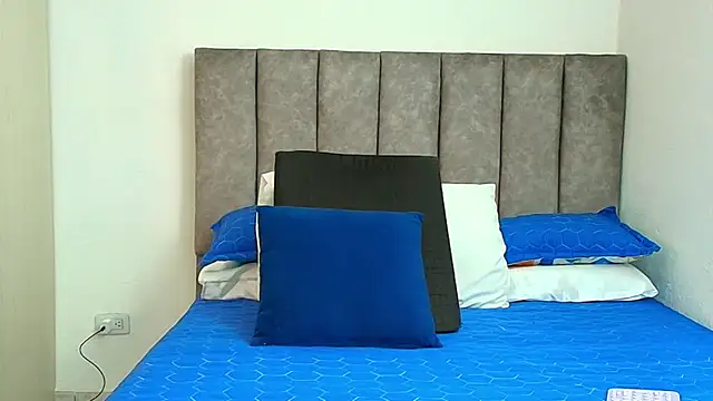 karina lewis  online show from November 13, 4:05 am