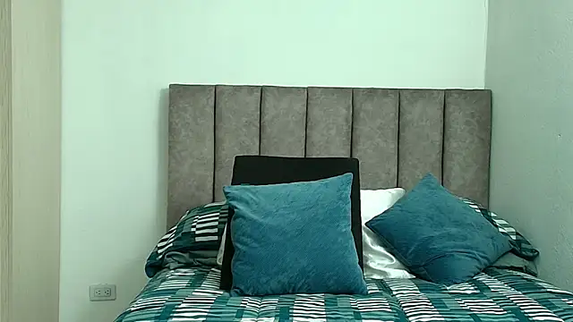 karina lewis  online show from March 13, 4:17 am