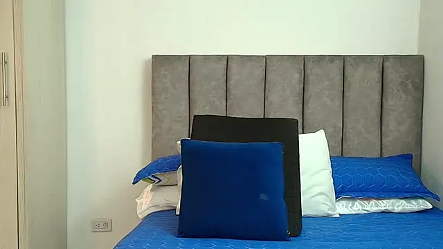 karina lewis  online show from November 6, 3:54 am