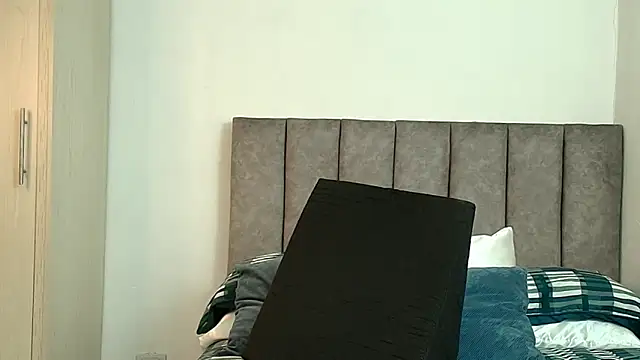 karina lewis  online show from March 27, 4:21 am