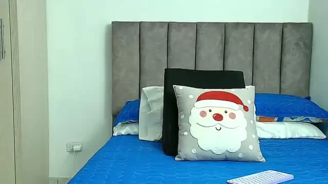 Snapshot of karina_lewis_ chatting on December 18, 4:06 am karina lewis online show from December 18, 4:06 am