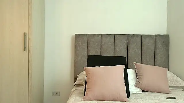 Snapshot of karina_lewis_ chatting on February 5, 3:57 am karina lewis online show from February 5, 3:57 am