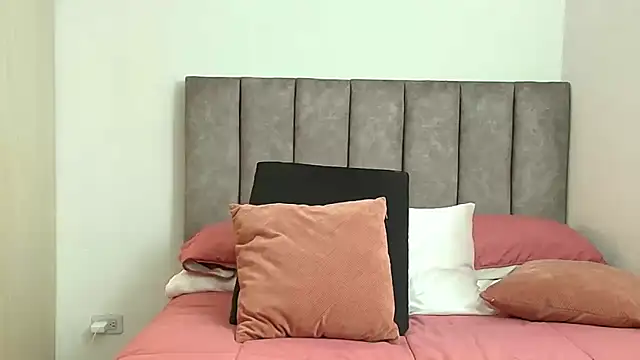 karina lewis  online show from May 23, 4:44 am