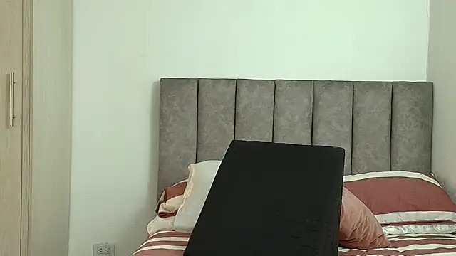 karina lewis  online show from April 25, 5:10 am