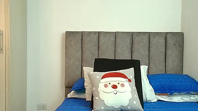 Snapshot of karina_lewis_ chatting on December 19, 5:32 am karina lewis online show from December 19, 5:32 am