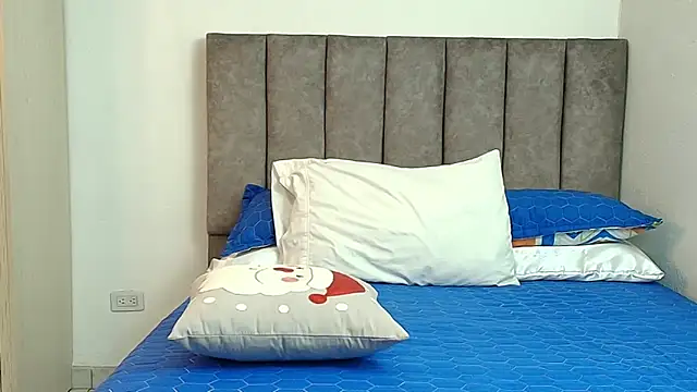 Snapshot of karina_lewis_ chatting on December 16, 4:06 am karina lewis online show from December 16, 4:06 am