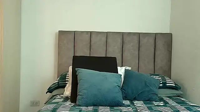 Snapshot of karina_lewis_ chatting on February 28, 4:23 am karina lewis online show from February 28, 4:23 am