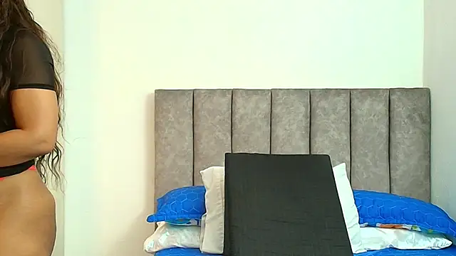 karina lewis  online show from December 1, 4:02 am