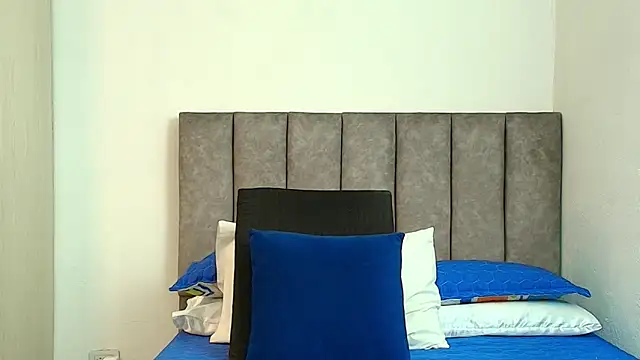 karina lewis  online show from November 17, 3:54 am