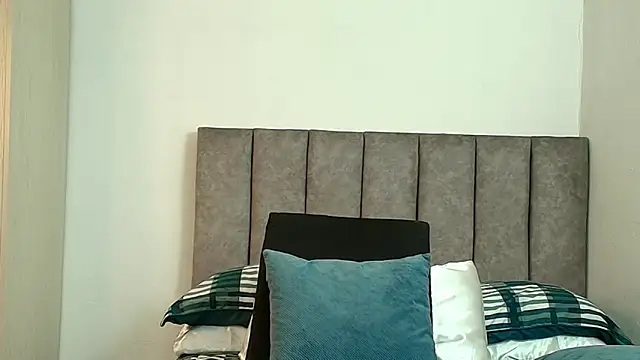 karina lewis  online show from March 26, 4:11 am