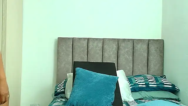 karina lewis  online show from March 14, 3:56 am