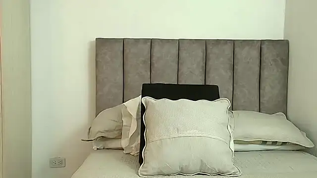 Snapshot of karina_lewis_ chatting on January 10, 3:35 am karina lewis online show from January 10, 3:35 am