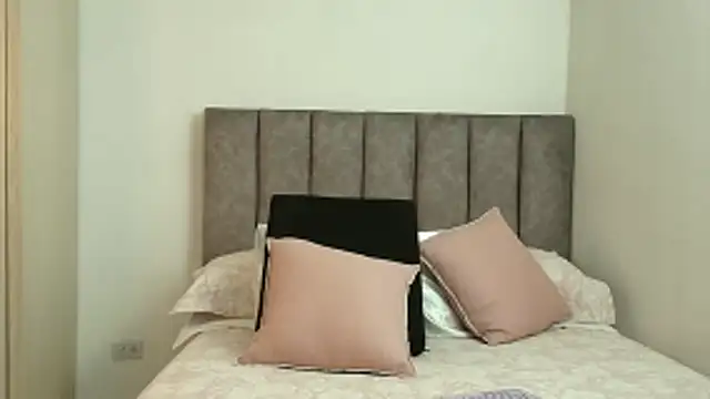 Snapshot of karina_lewis_ chatting on February 9, 3:59 am karina lewis online show from February 9, 3:59 am