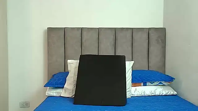 karina lewis  online show from November 26, 4:01 am