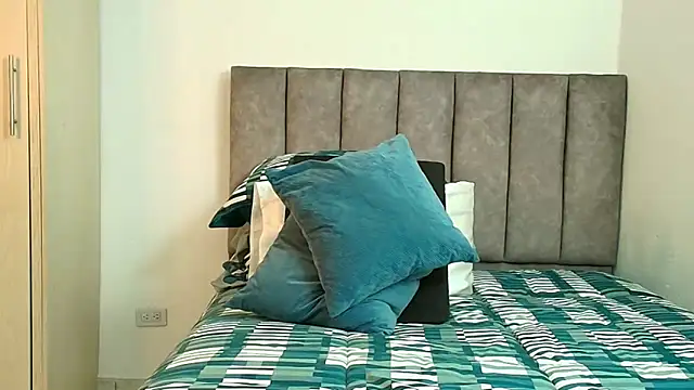 karina lewis  online show from March 6, 3:45 am