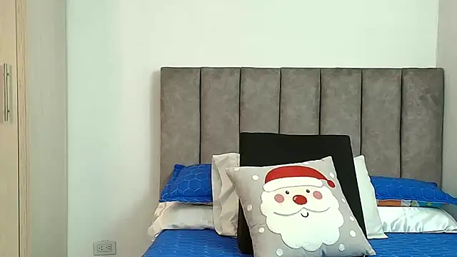 Snapshot of karina_lewis_ chatting on December 15, 4:18 am karina lewis online show from December 15, 4:18 am