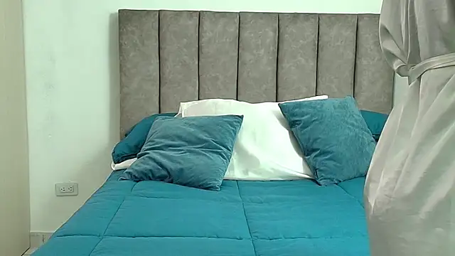 Snapshot of karina_lewis_ chatting on June 9, 5:19 am karina lewis online show from June 9, 5:19 am