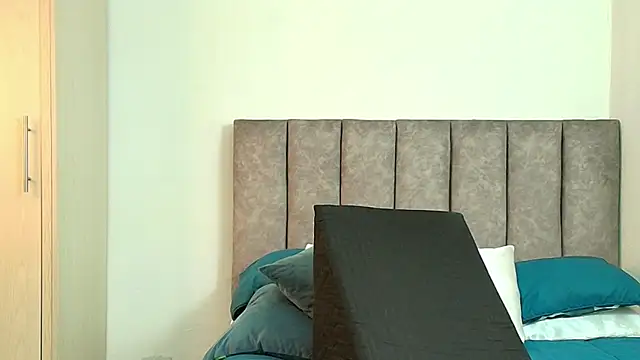 karina lewis  online show from April 11, 4:31 am