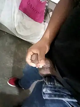 Snapshot of Riatatuil chatting on December 16, 7:18 pm Riatatuil online show from December 16, 7:18 pm