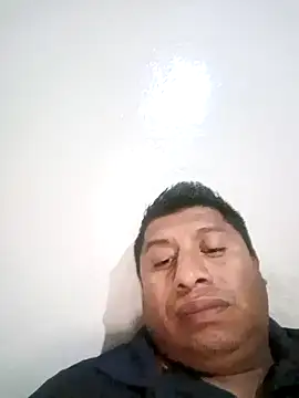 Snapshot of Riatatuil chatting on November 18, 9:40 pm Riatatuil online show from November 18, 9:40 pm