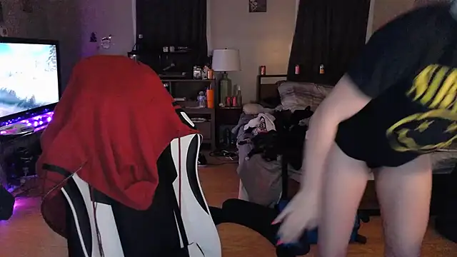 Elliewgfs online show from December 16, 1:31 am