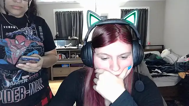 Elliewgfs online show from December 8, 3:29 am