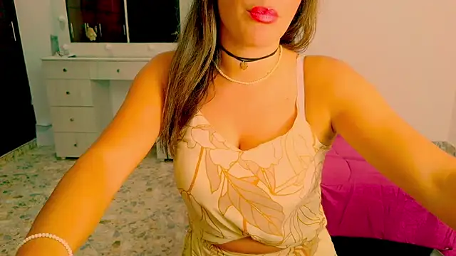 Snapshot of dalila_sexxx chatting on June 5, 3:44 am dalila sexxx online show from June 5, 3:44 am