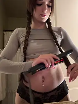 Snapshot of 18petitewhitegirl chatting on January 16, 11:48 pm 18petitewhitegirl online show from January 16, 11:48 pm