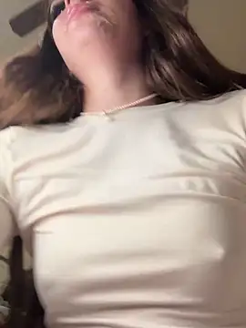 Snapshot of 18petitewhitegirl chatting on December 20, 9:28 pm 18petitewhitegirl online show from December 20, 9:28 pm