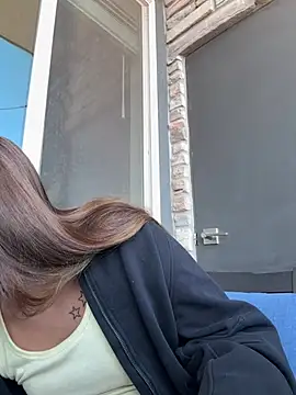 18petitewhitegirl online show from April 23, 11:50 pm