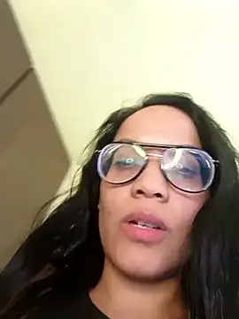 Snapshot of Roussmariehenao chatting on February 21, 1:33 pm Roussmariehenao online show from February 21, 1:33 pm