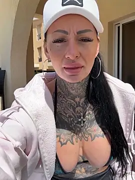 Mia-Roux online show from March 22, 9:55 am