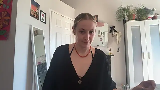 Littlelolo60 online show from April 24, 1:35 pm