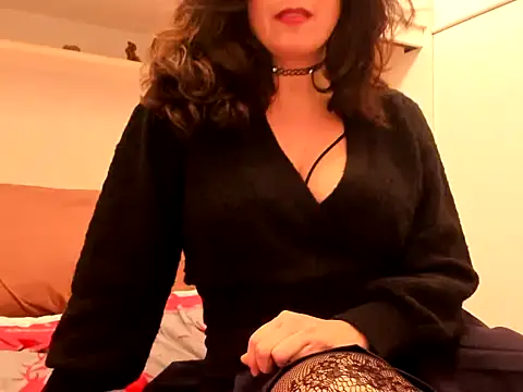 Snapshot of Evademarville chatting on December 22, 4:27 pm Evademarville online show from December 22, 4:27 pm