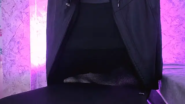 AnddieBaker online show from December 2, 5:20 am