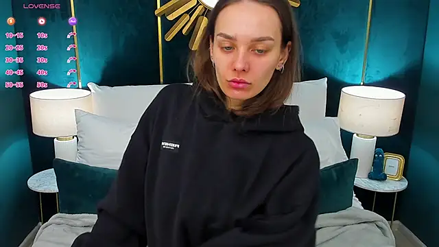 AprilWong online show from April 4, 5:03 am