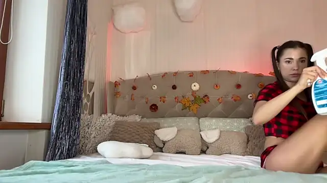 Mika Miller online show from October 12, 1:45 pm