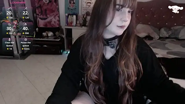 Snapshot of Avril2001 chatting on June 5, 6:51 am Avril2001 online show from June 5, 6:51 am