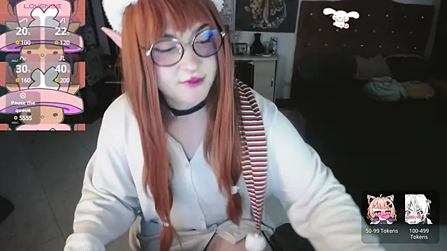 Snapshot of Avril2001 chatting on December 21, 12:20 am Avril2001 online show from December 21, 12:20 am