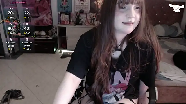 Snapshot of Avril2001 chatting on June 22, 2:28 am Avril2001 online show from June 22, 2:28 am
