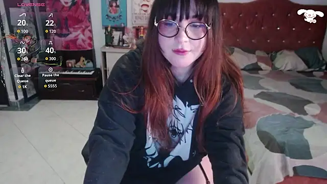 Snapshot of Avril2001 chatting on October 16, 1:14 am Avril2001 online show from October 16, 1:14 am