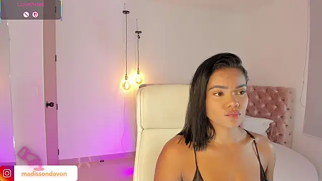 Snapshot of madisson_davon chatting on October 4, 9:49 pm madisson davon online show from October 4, 9:49 pm