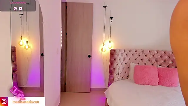 Snapshot of madisson_davon chatting on March 1, 3:01 pm madisson davon online show from March 1, 3:01 pm