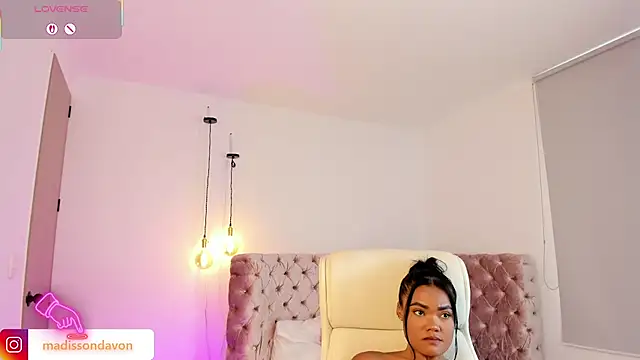 Snapshot of madisson_davon chatting on September 10, 9:25 pm madisson davon online show from September 10, 9:25 pm