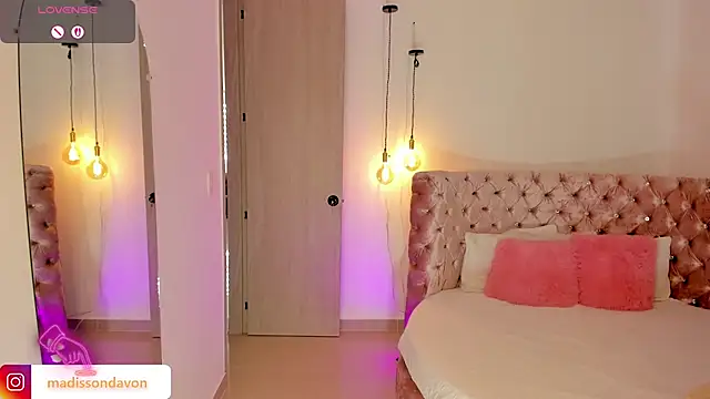 Snapshot of madisson_davon chatting on January 18, 3:15 pm madisson davon online show from January 18, 3:15 pm